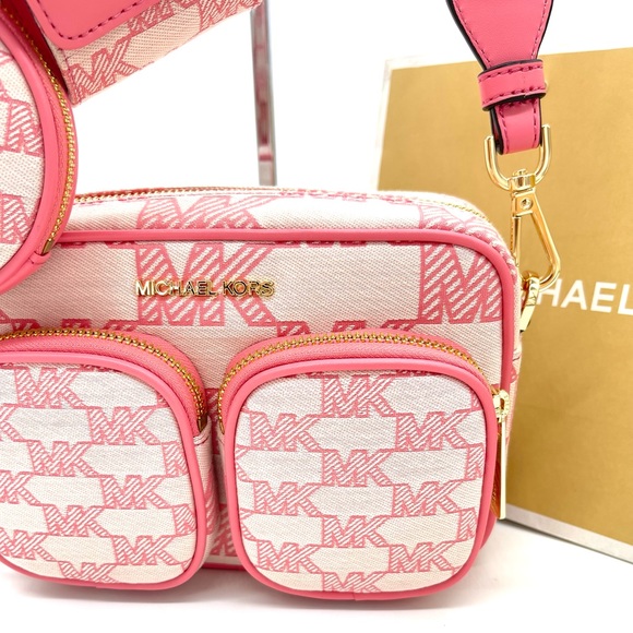 Michael Kors Jet Set Medium Crossbody Bag with Tech Attached - Picture 2 of 15